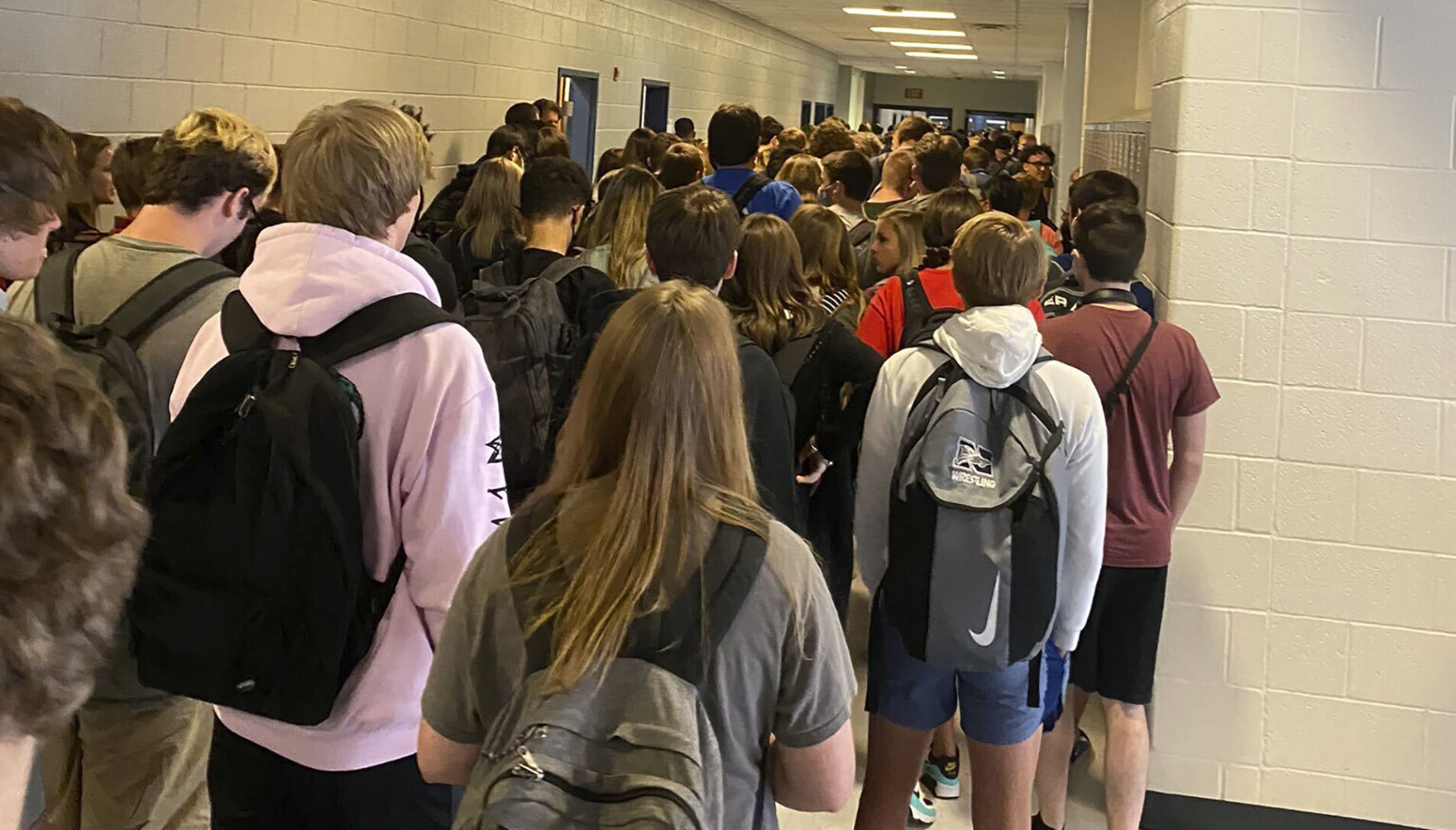 CORRECTION Virus Outbreak School Photos.